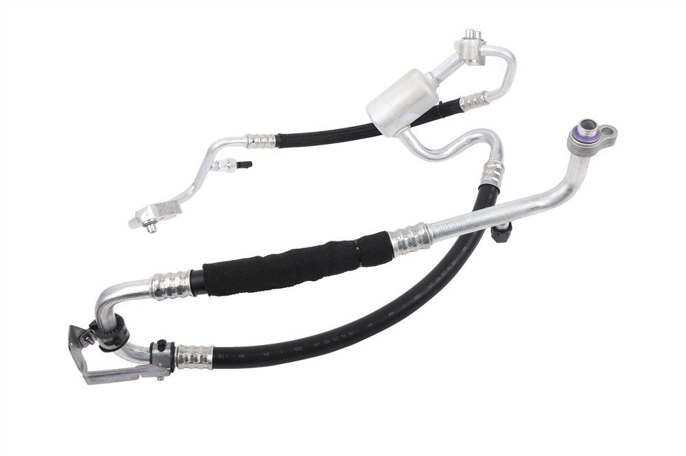 GM Genuine Parts A/C Hose Assembly 84658449 — image 2